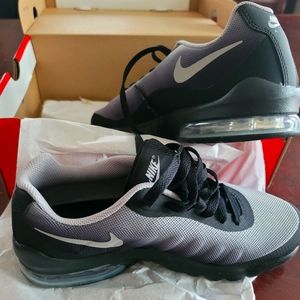 Nike Air Max Invigor GS size 6Y